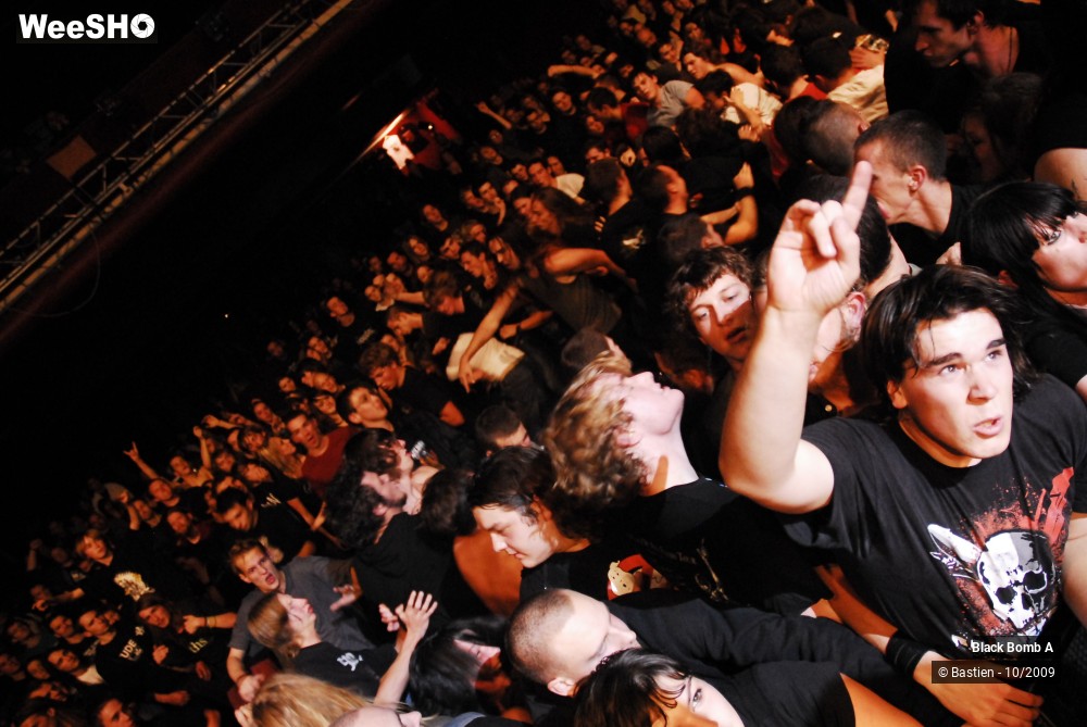 36/48 photos du spectacle Black Bomb A
