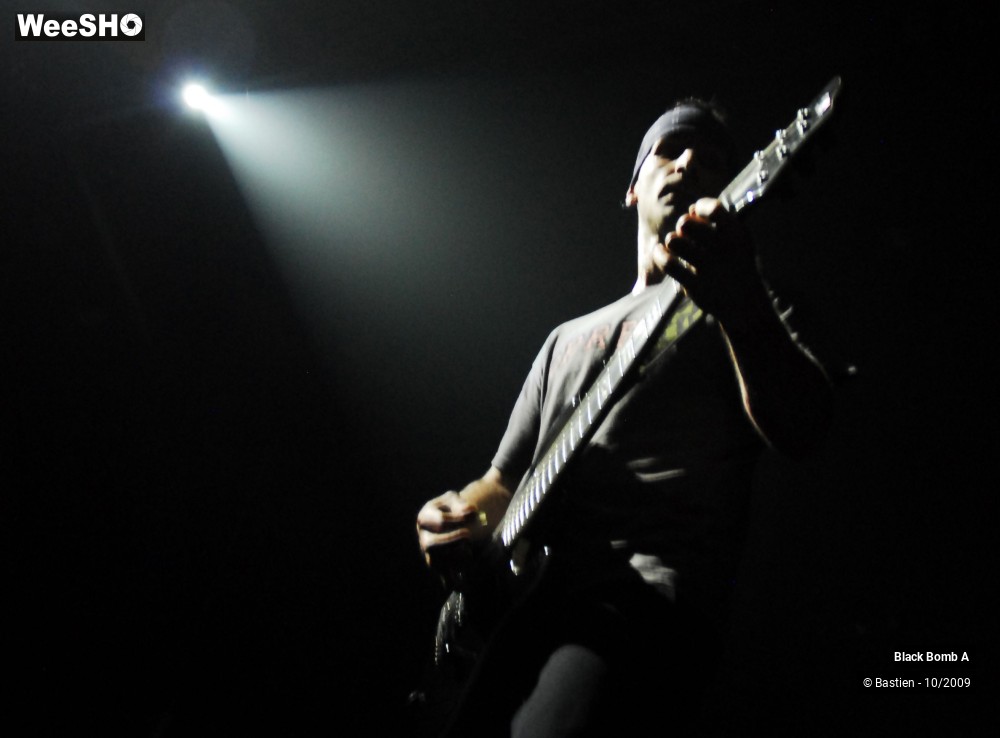 37/48 photos du spectacle Black Bomb A