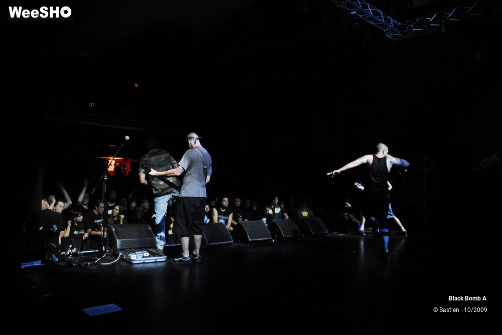 38/48 photos du spectacle Black Bomb A