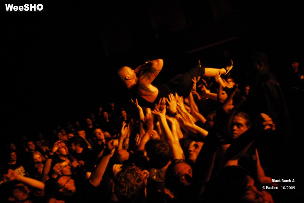 39/48 photos du spectacle Black Bomb A