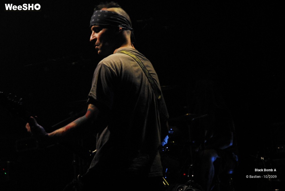 44/48 photos du spectacle Black Bomb A