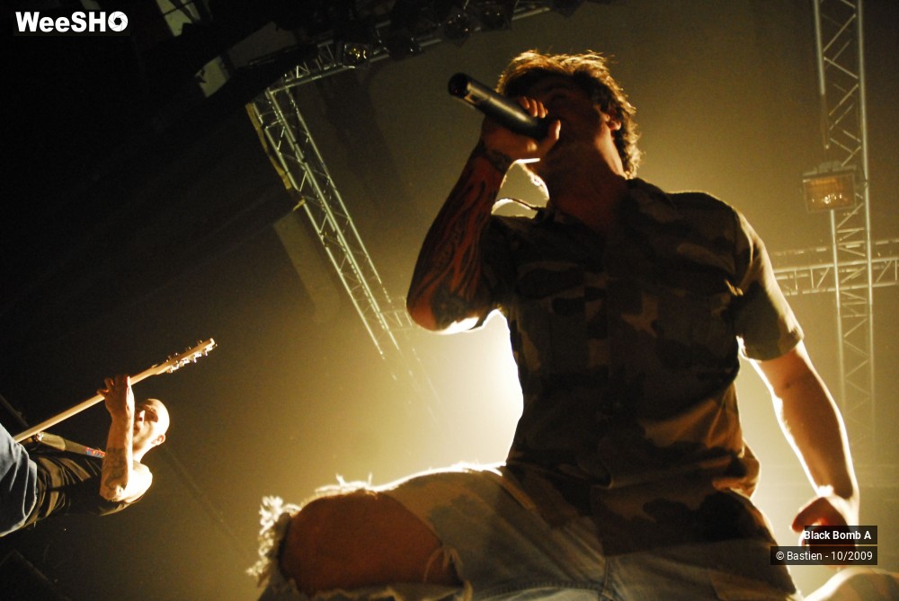 46/48 photos du spectacle Black Bomb A