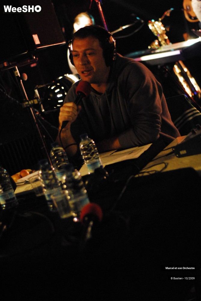 7/50 photos du spectacle Les marcels interview radio