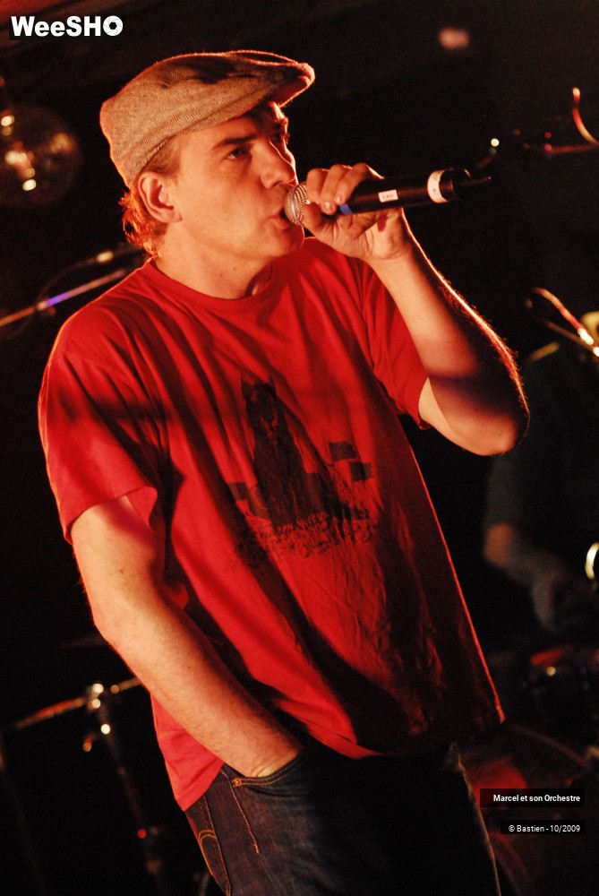 10/50 photos du spectacle Les marcels interview radio