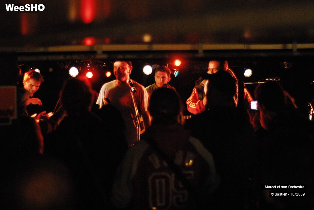 26/50 photos du spectacle Les marcels interview radio