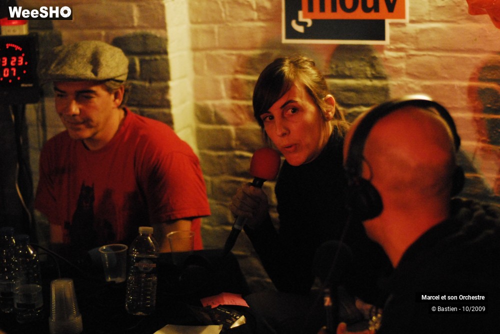 40/50 photos du spectacle Les marcels interview radio