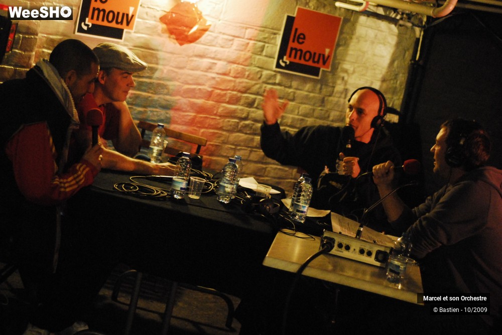 44/50 photos du spectacle Les marcels interview radio