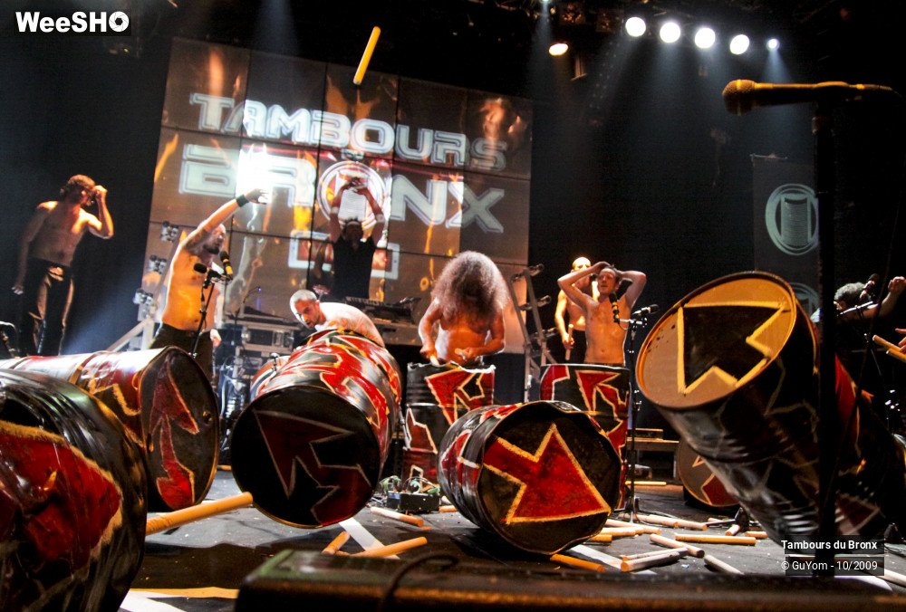 24/50 photos du spectacle Tambours du Bronx