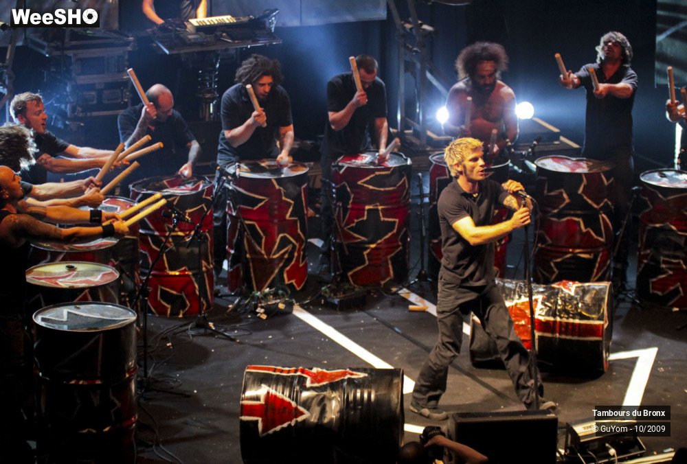 25/50 photos du spectacle Tambours du Bronx