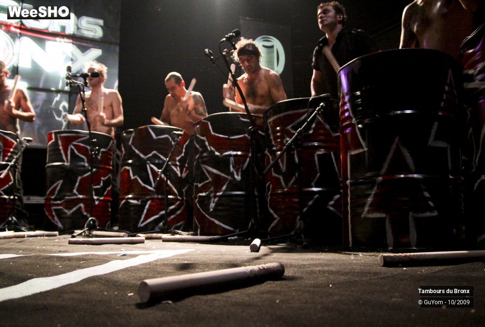 27/50 photos du spectacle Tambours du Bronx