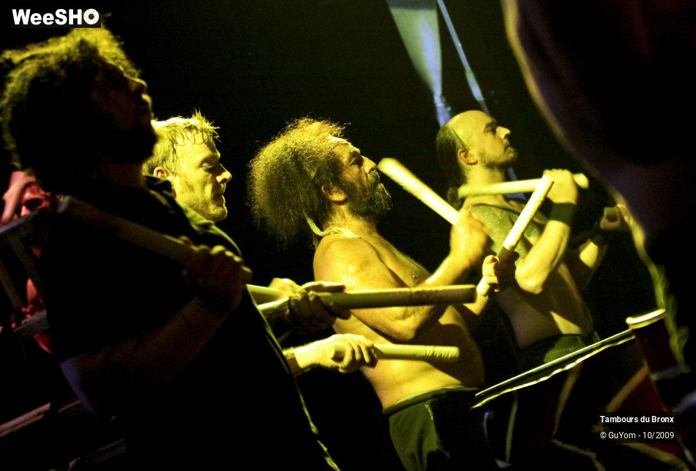 32/50 photos du spectacle Tambours du Bronx