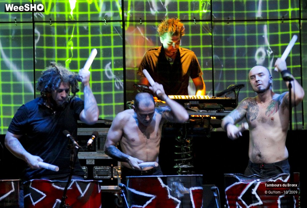 34/50 photos du spectacle Tambours du Bronx