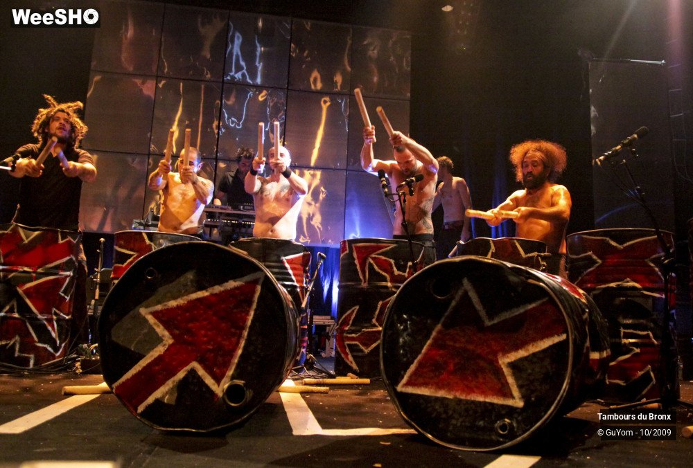 36/50 photos du spectacle Tambours du Bronx