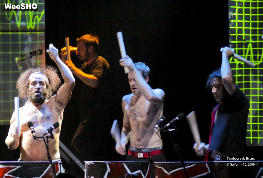 38/50 photos du spectacle Tambours du Bronx