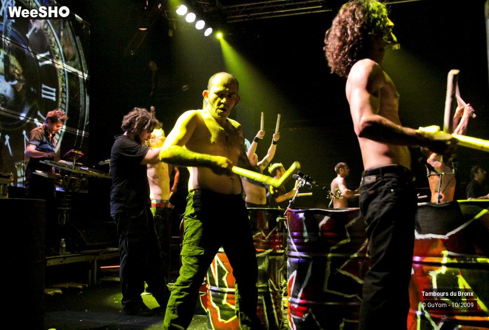 46/50 photos du spectacle Tambours du Bronx
