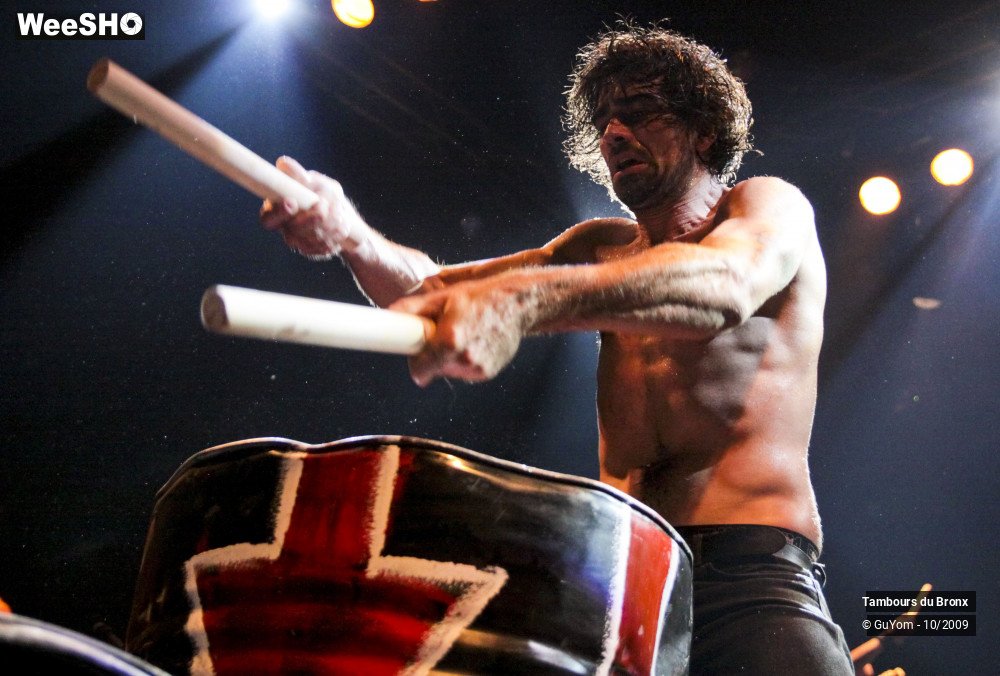 27/49 photos du spectacle Tambours du Bronx Portraits