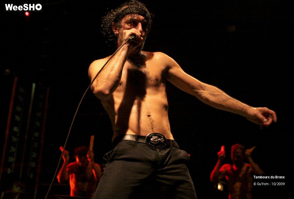 32/49 photos du spectacle Tambours du Bronx Portraits