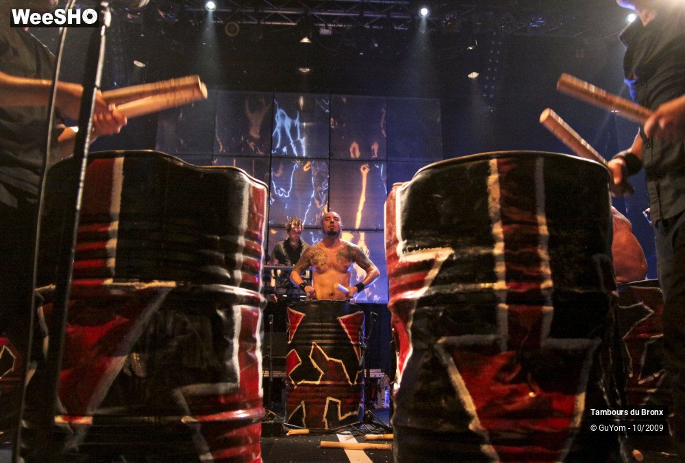 47/49 photos du spectacle Tambours du Bronx Portraits