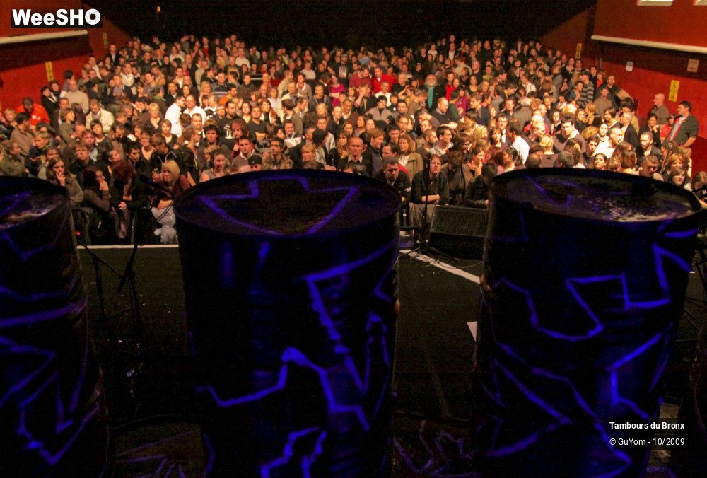 16/18 photos du spectacle Tambours du Bronx Ambiance