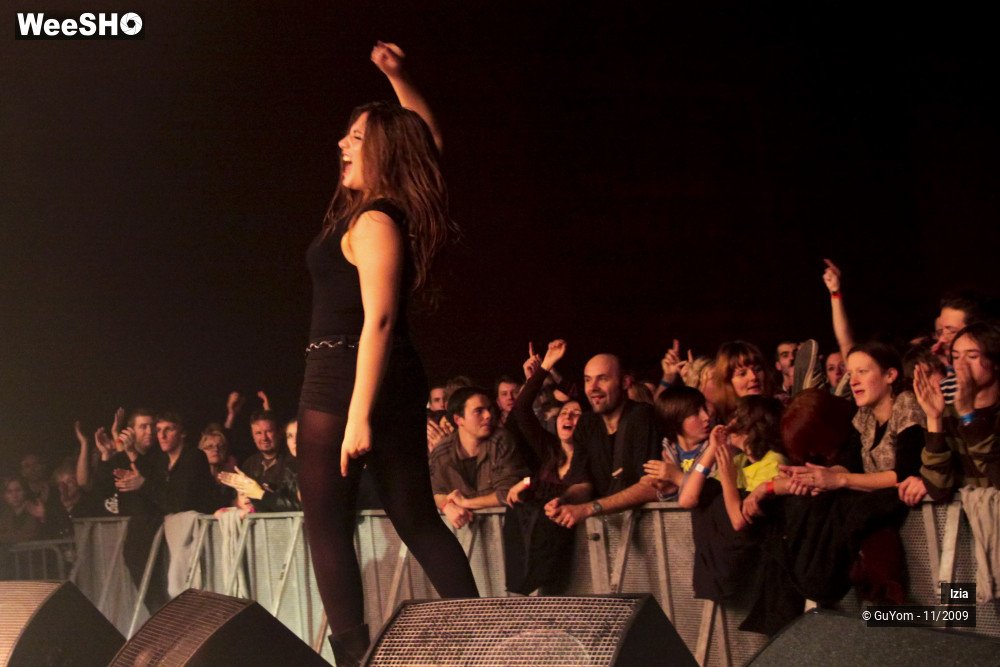28/50 photos du spectacle Izia