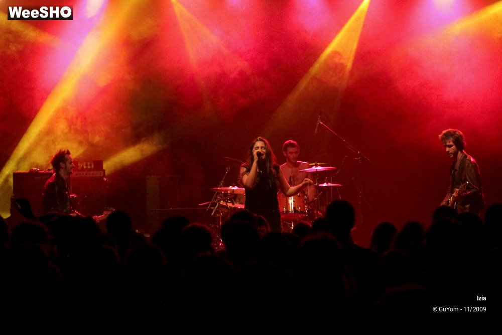36/50 photos du spectacle Izia