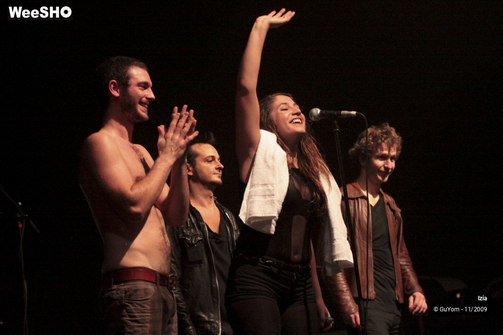 40/50 photos du spectacle Izia