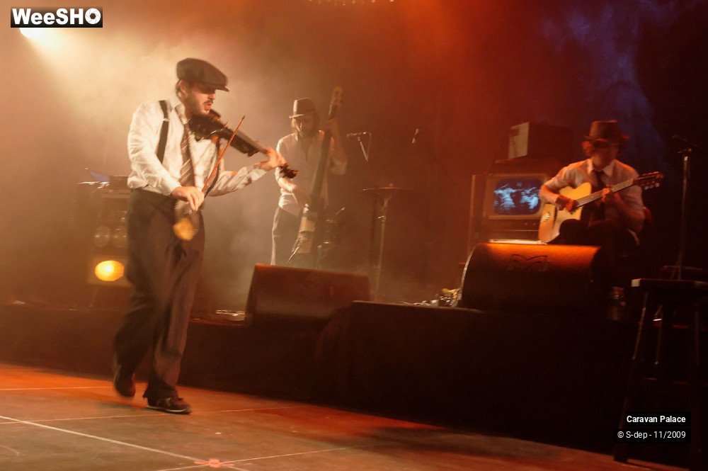 9/35 photos du spectacle Caravan Palace