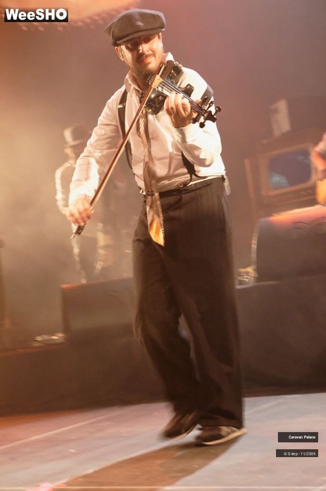 23/35 photos du spectacle Caravan Palace