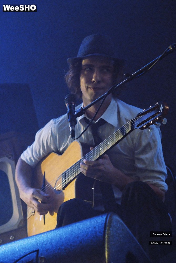 24/35 photos du spectacle Caravan Palace