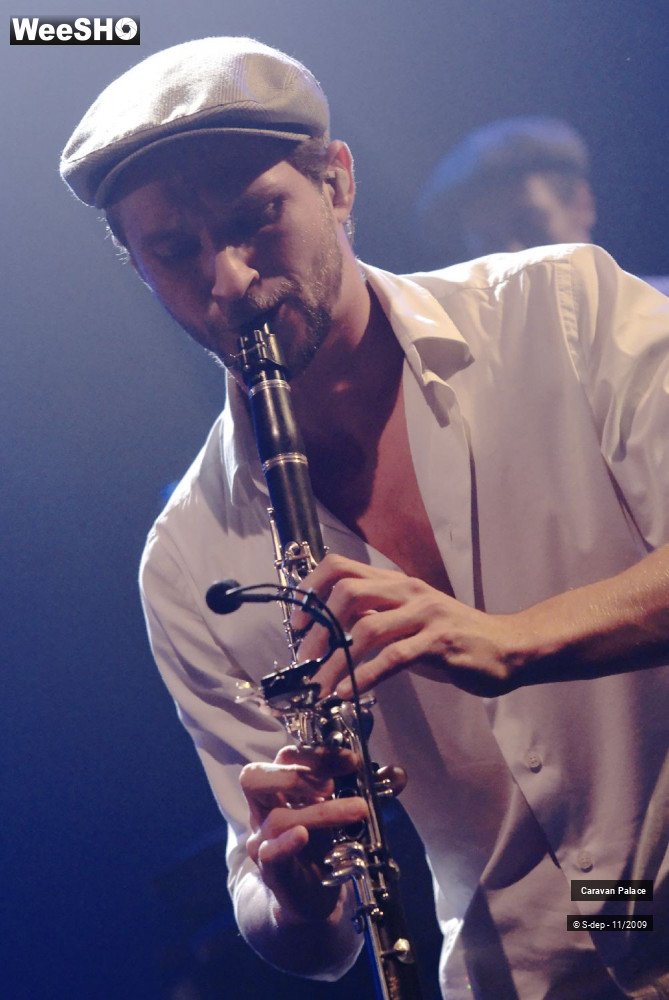 32/35 photos du spectacle Caravan Palace