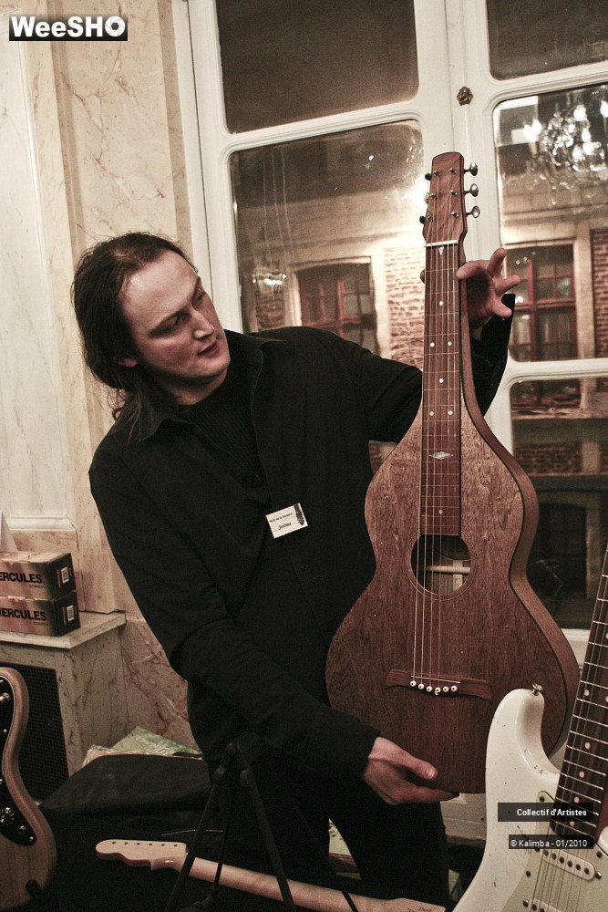 8/35 photos du spectacle Exposition Luthier
