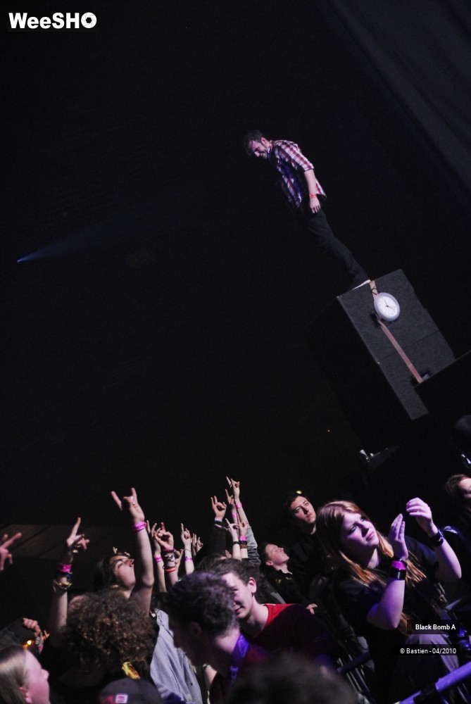 7/33 photos du spectacle Black Bomb A