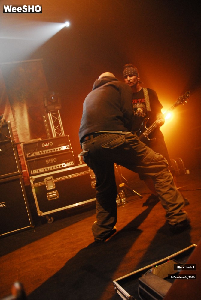 9/33 photos du spectacle Black Bomb A