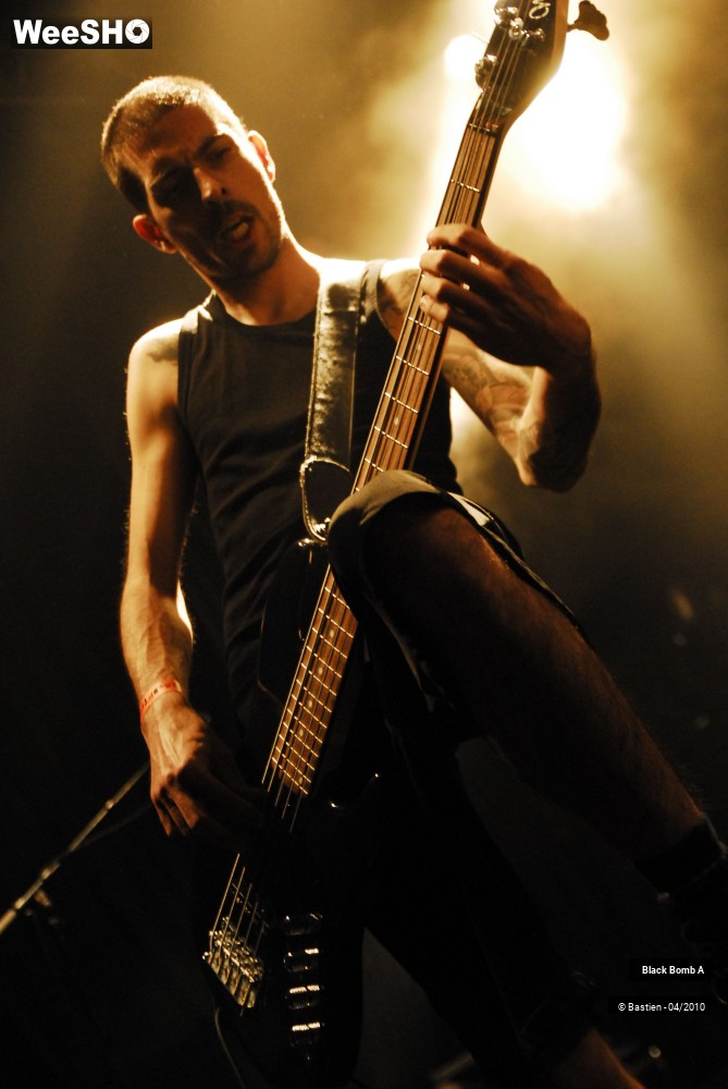 11/33 photos du spectacle Black Bomb A