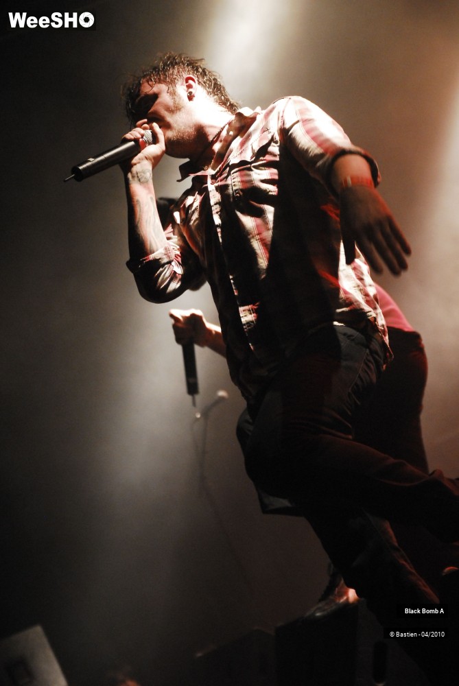 13/33 photos du spectacle Black Bomb A