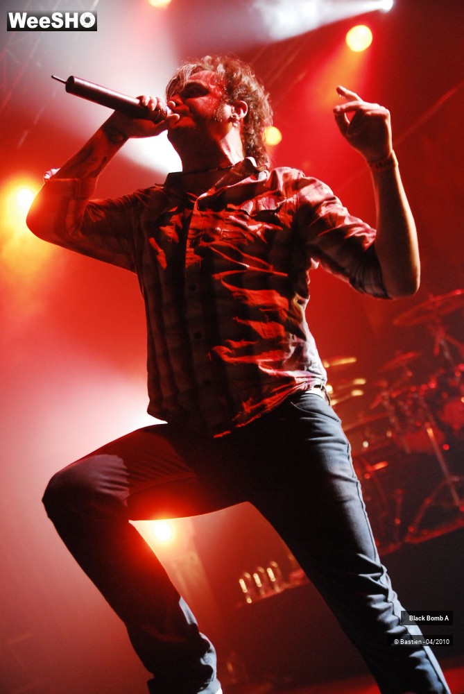 14/33 photos du spectacle Black Bomb A