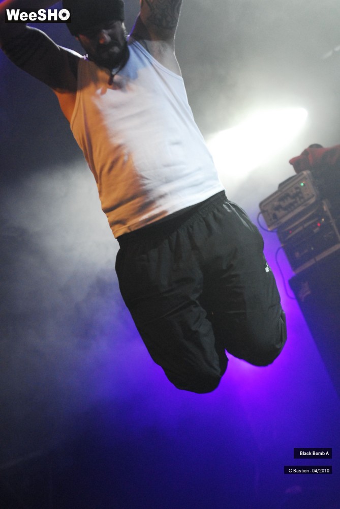 15/33 photos du spectacle Black Bomb A