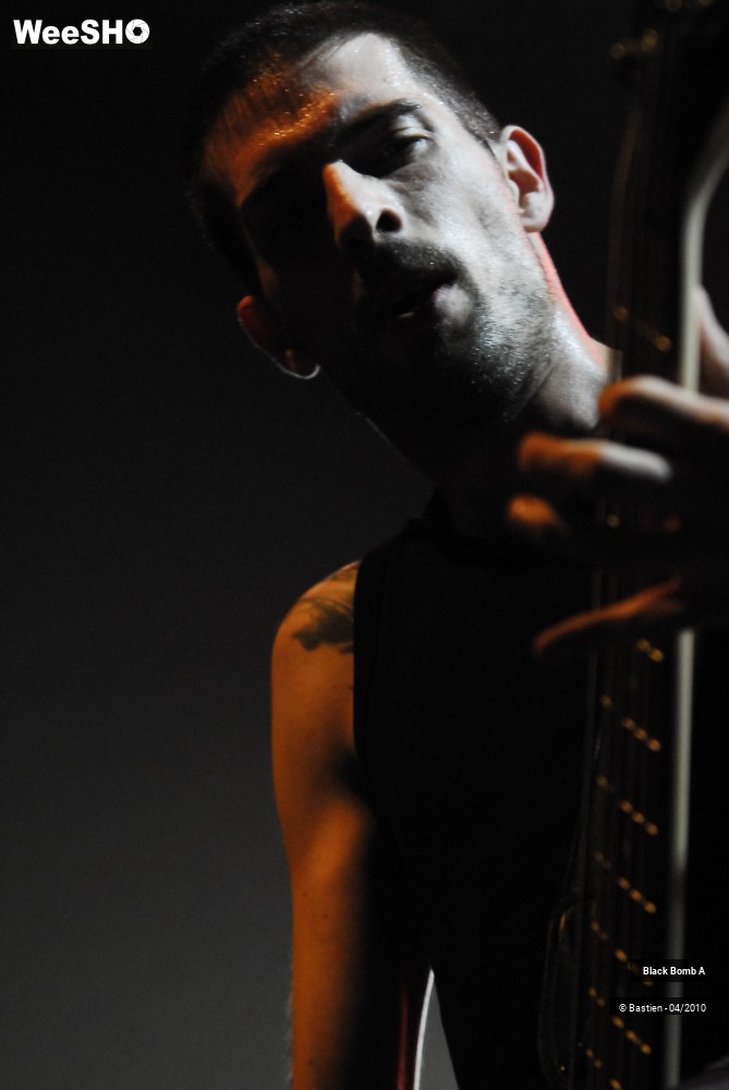 16/33 photos du spectacle Black Bomb A