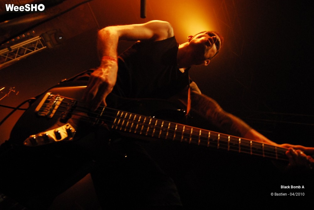 20/33 photos du spectacle Black Bomb A