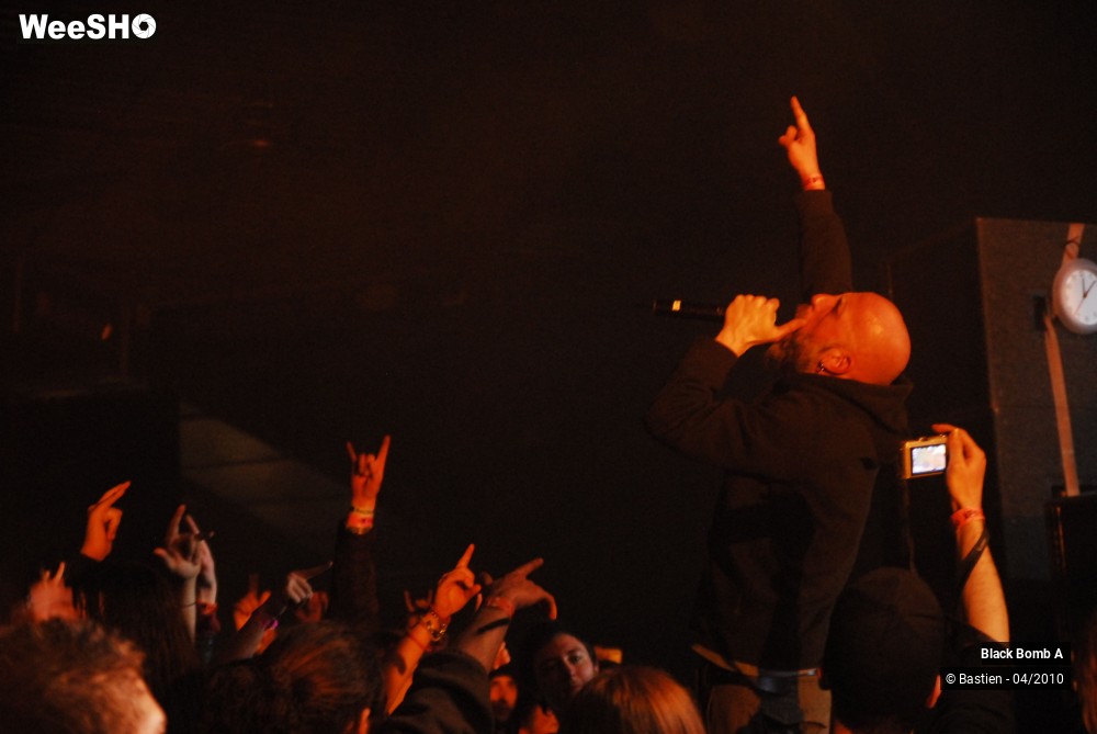 23/33 photos du spectacle Black Bomb A