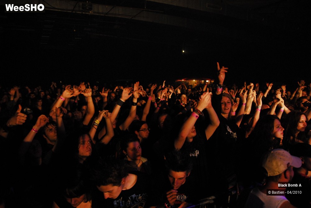 24/33 photos du spectacle Black Bomb A