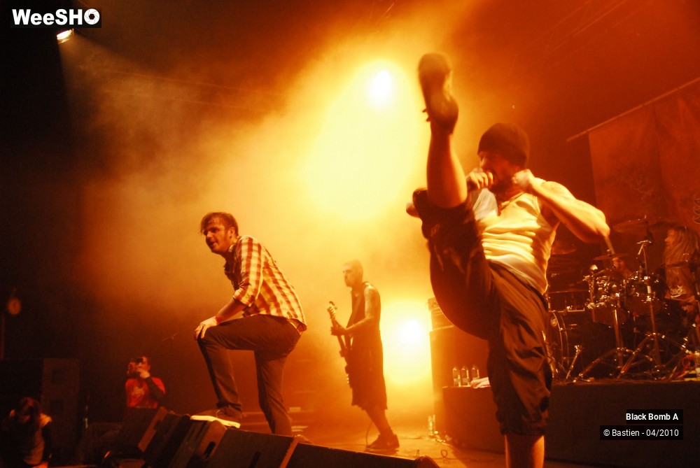25/33 photos du spectacle Black Bomb A
