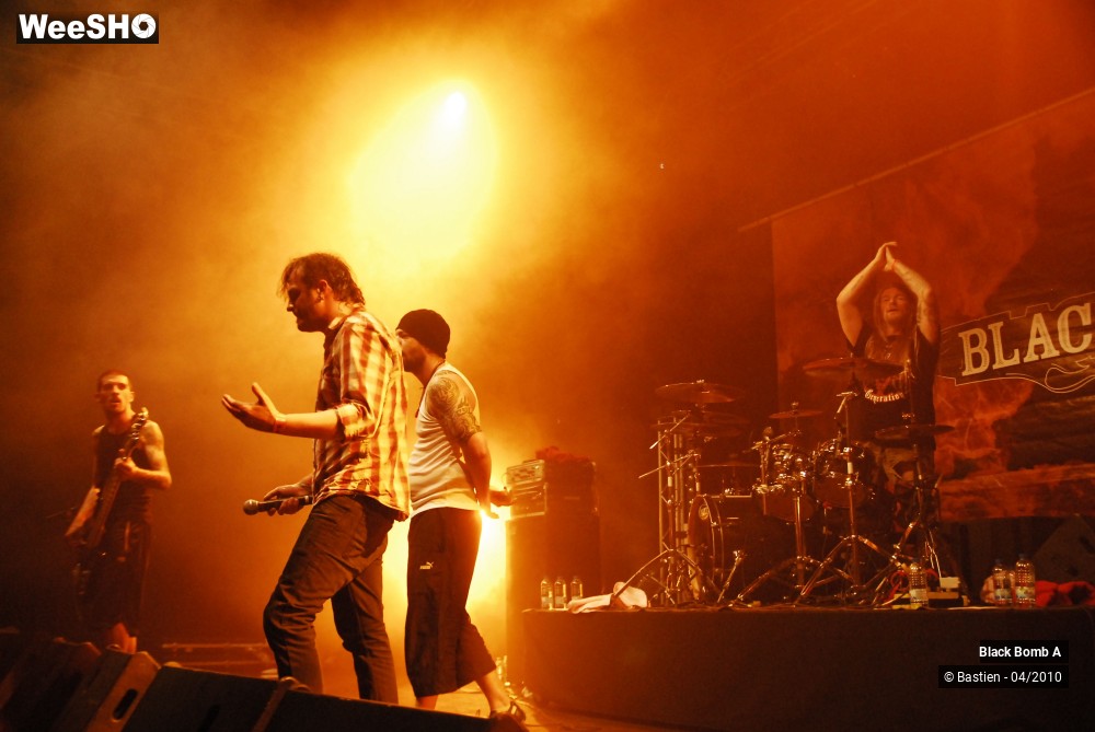 26/33 photos du spectacle Black Bomb A