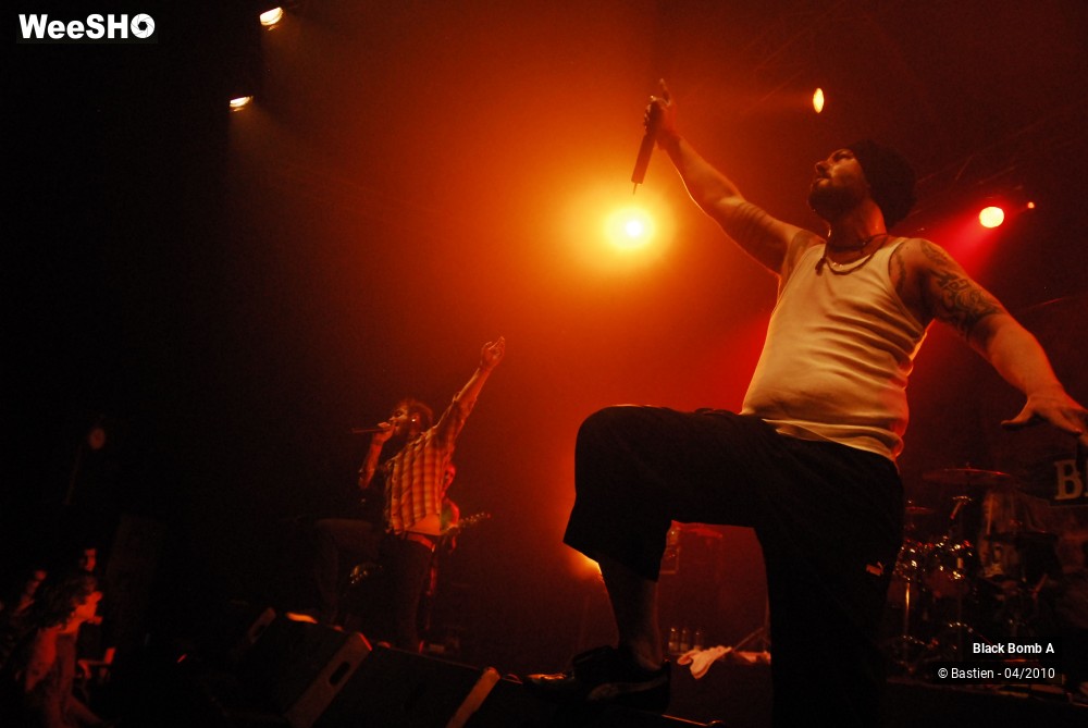 33/33 photos du spectacle Black Bomb A
