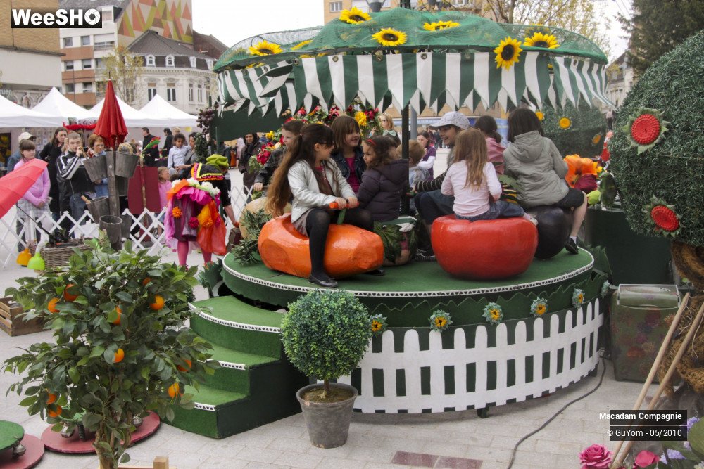 8/13 photos du spectacle Le Manège à Légumes