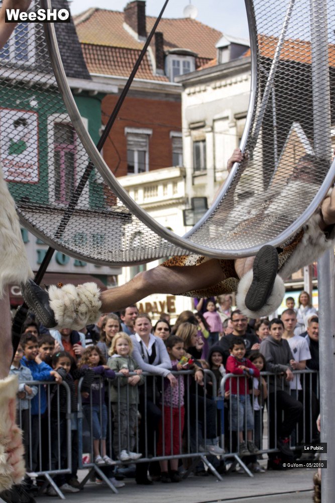 2/39 photos du spectacle Les Rues Joyeuses Ambiance 2