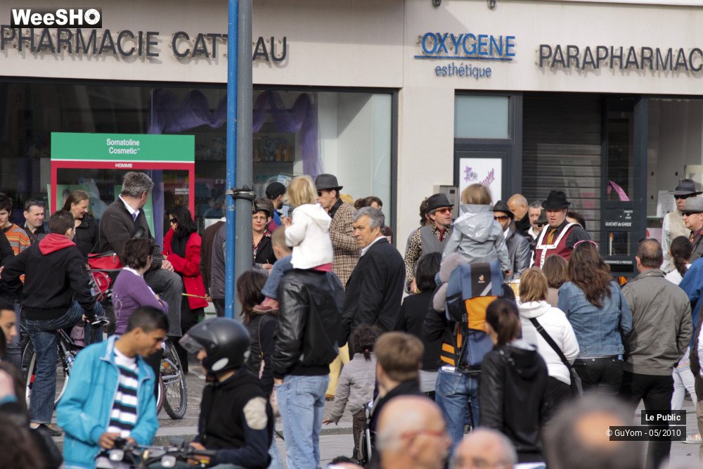 6/39 photos du spectacle Les Rues Joyeuses Ambiance 2