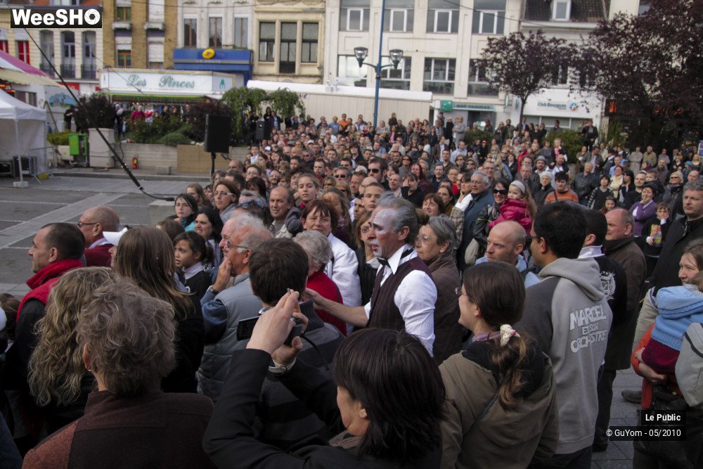 10/39 photos du spectacle Les Rues Joyeuses Ambiance 2