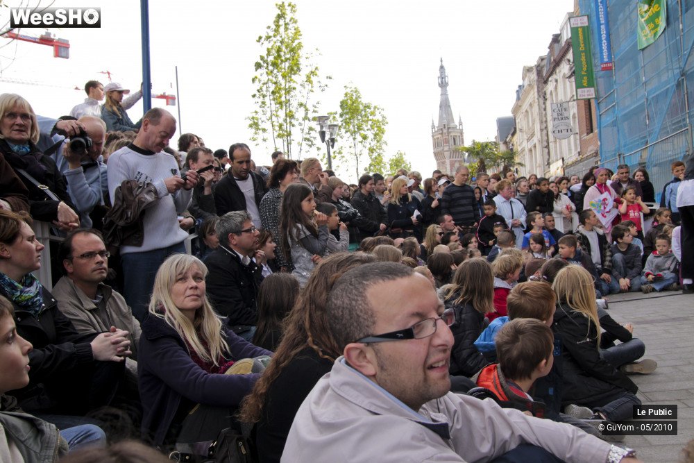 11/39 photos du spectacle Les Rues Joyeuses Ambiance 2