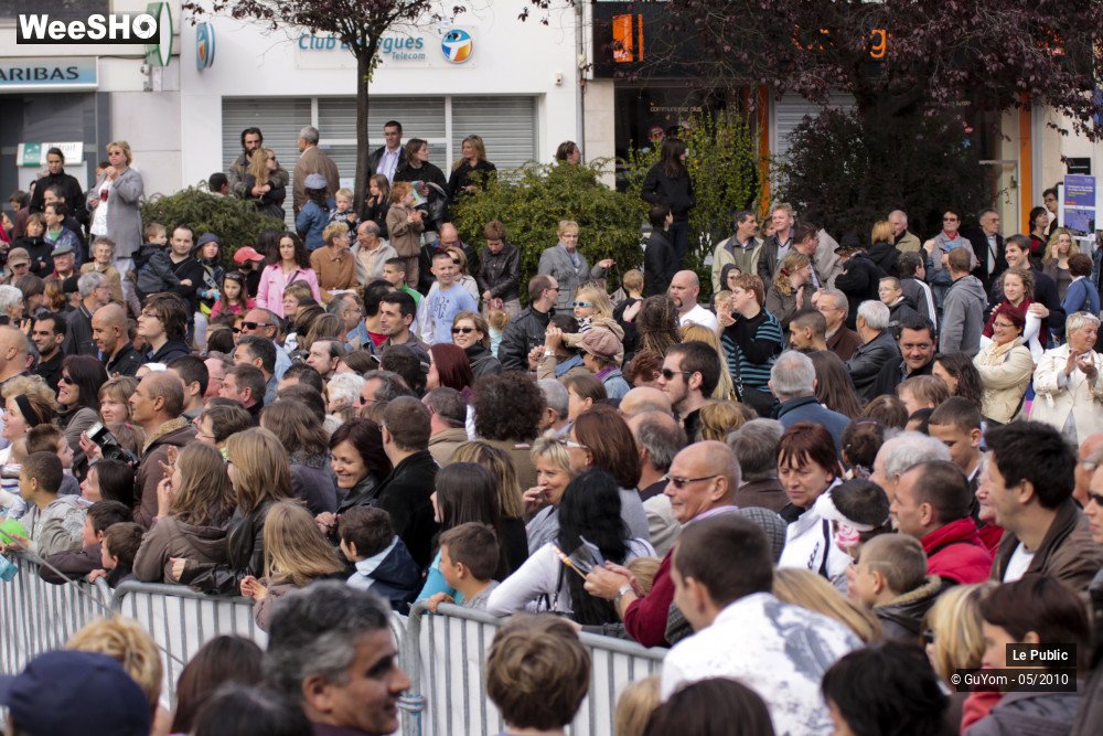 13/39 photos du spectacle Les Rues Joyeuses Ambiance 2